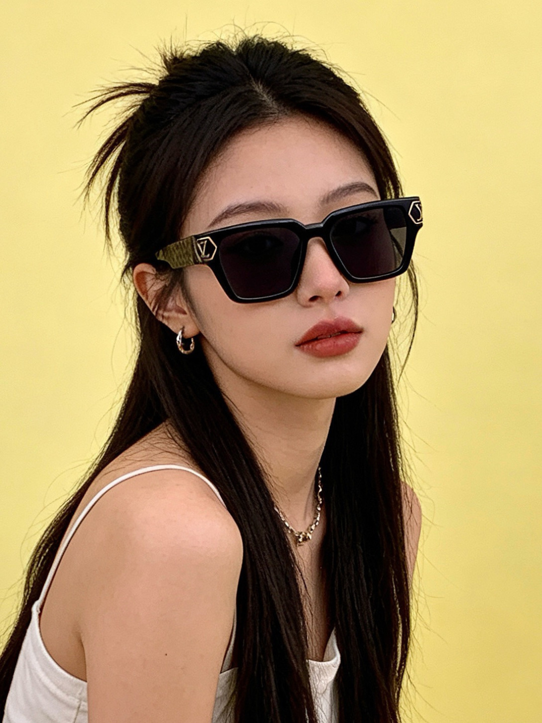 NO:947788,LV sunglasses trendy official website model same style [Rose][Rose] four-leaf clover exquisite personalized design simple and fashionable high quality worth owning absolutely trendy all summer new L1233 glasses sunglasses sunglasses, glasses, louis vuitton19860909LV 太阳镜潮品官网模特同款 [玫瑰][玫瑰]四叶草精致个性设计简约时尚 高品质值得拥有绝对潮爆整个夏季 新款L1233眼镜墨镜太阳镜,眼镜,louis vuitton,glasses