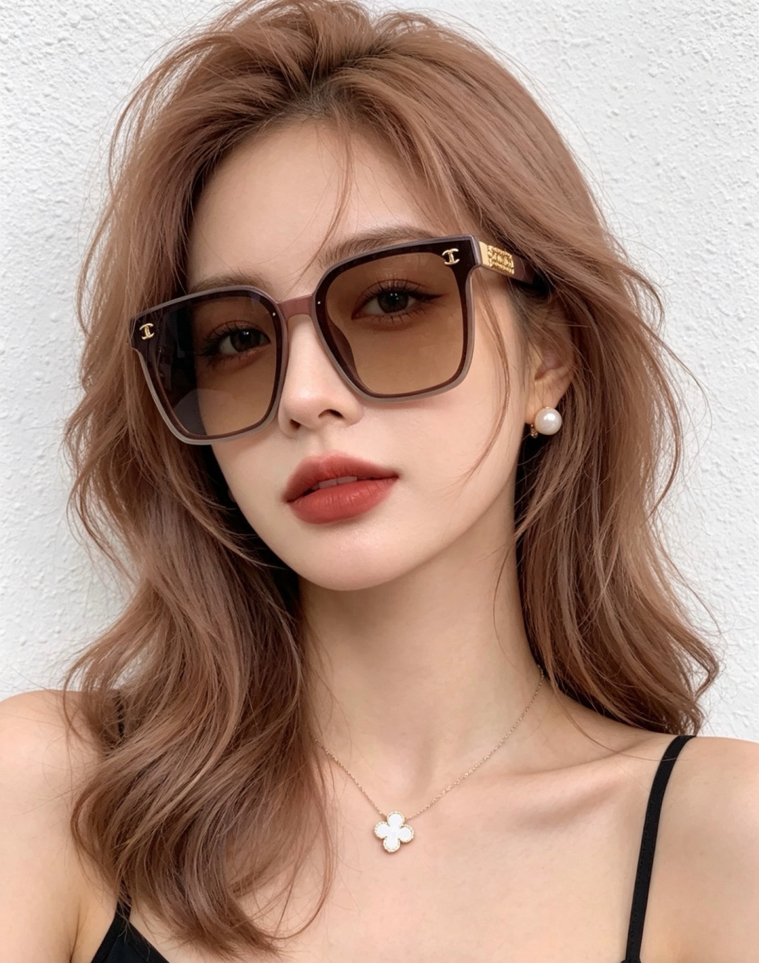NO:947850,New product CHANEL Chanel sunglasses interpret the latest glasses for spring and summer with unique charm and avant-garde style. The texture is super good and comfortable to wear. Model CH07003 glasses, sunglasses, sunglasses, glasses, chanel, chanel19860909新品CHANEL 香奈儿太阳镜以独特魅力和前卫风格诠释春夏最新眼镜,质感超好佩带舒适 型号CH07003眼镜墨镜太阳镜,眼镜,chanel,chanel,glasses
