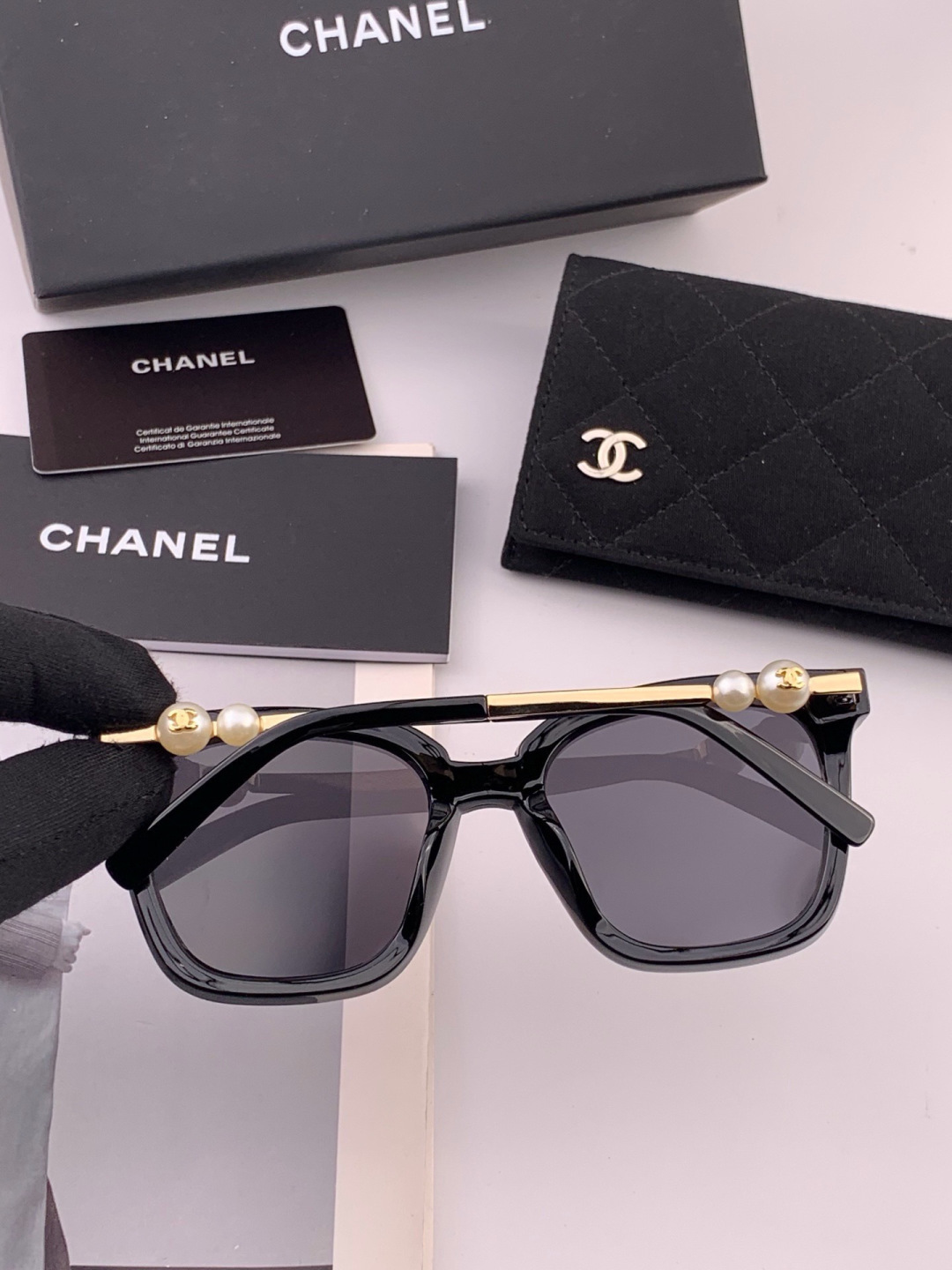 🔺CHANEL🔻官方早春新款，众多明星同款[色]香奈儿‼️‼️新款大框墨镜 ，🌈🌈宝丽来超清太阳镜🔝🔝型号：CH4231