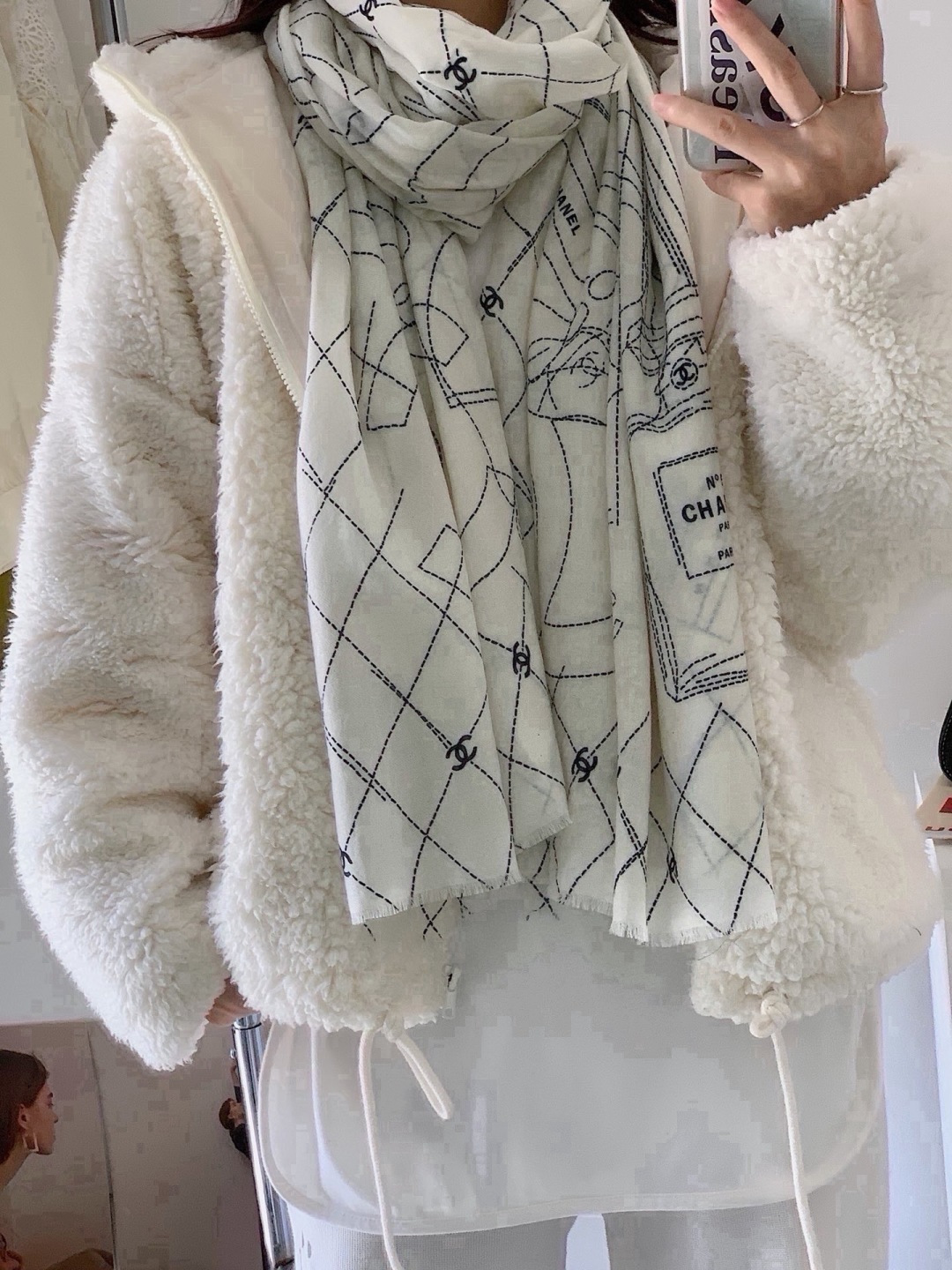 💟上新🌺羊绒披肩🌟长巾！强烈推荐价格超美！实物更美羊绒面料！纹理清晰、细腻可见 每一个套色、每一个笔触，都是用心去勾画。