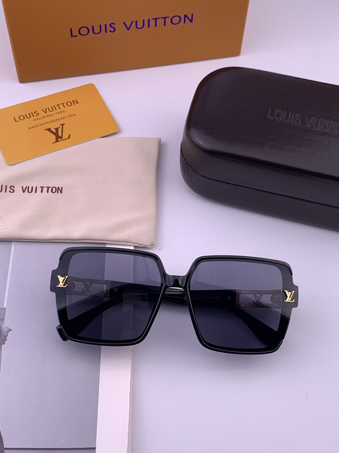 🔺LV🔻早春新款，众多明星同款[色]LV‼️‼️新款大框墨镜 ，🌈🌈宝丽来超清太阳镜🔝🔝型号：L67004