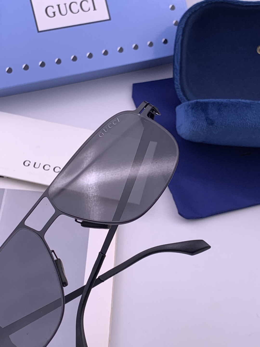 Gucci 春夏新款超轻无螺丝压不坏系列情侣款太阳镜高清尼龙镜片🦅完美品质，适合各种脸型，经典太阳镜亮相时装周.超酷拉风