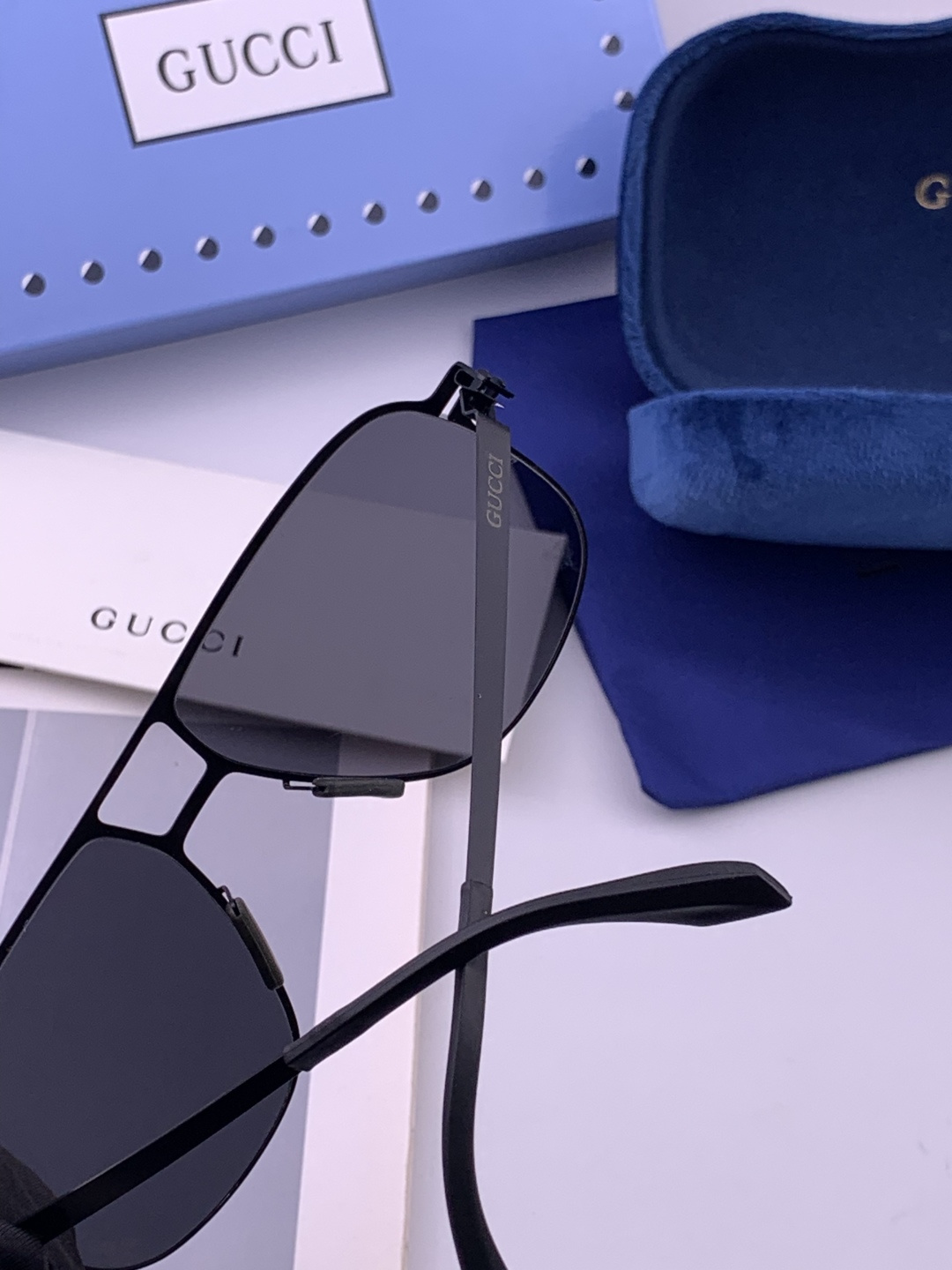 Gucci 春夏新款超轻无螺丝压不坏系列情侣款太阳镜高清尼龙镜片🦅完美品质，适合各种脸型，经典太阳镜亮相时装周.超酷拉风