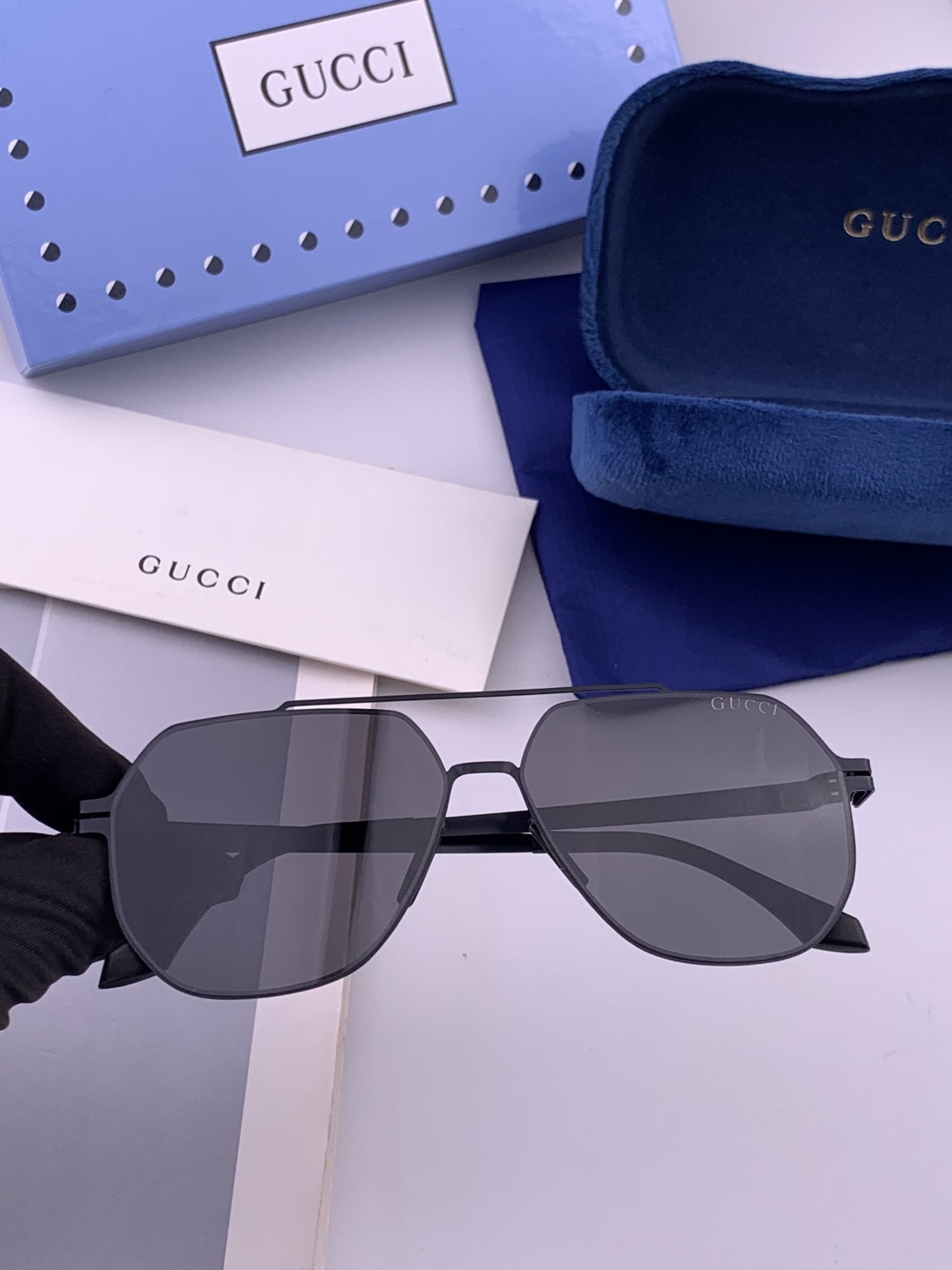 Gucci 春夏新款超轻无螺丝压不坏系列情侣款太阳镜高清尼龙镜片🦅完美品质，适合各种脸型，经典太阳镜亮相时装周.超酷拉风