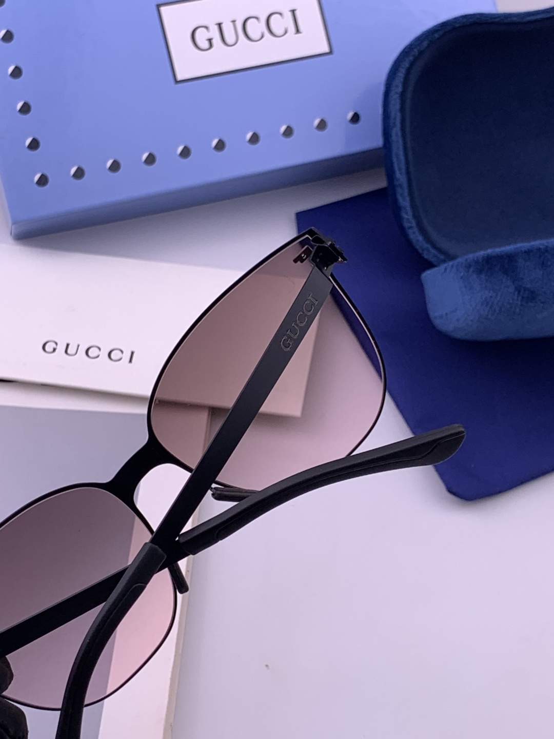 Gucci 春夏新款超轻无螺丝压不坏系列情侣款太阳镜高清尼龙镜片🦅完美品质，适合各种脸型，经典太阳镜亮相时装周.超酷拉风