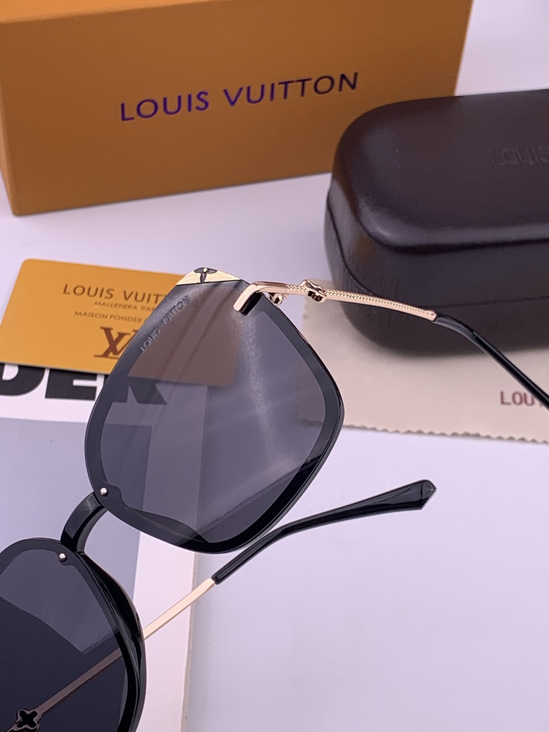 LV 太阳镜潮品官网模特同款 [玫瑰][玫瑰]四叶草🍀精致个性设计简约时尚 高品质值得拥有绝对潮爆整个夏季 新款L019