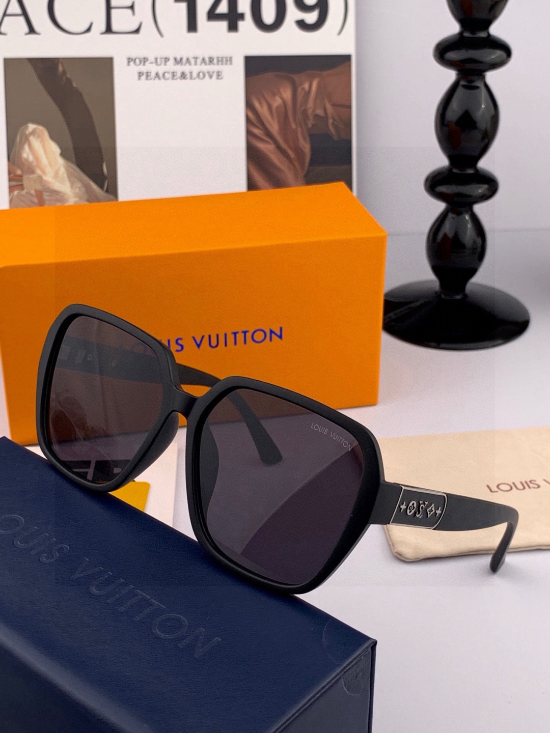 LV 开春新款  潮流爆款 时尚方框太阳镜 高品质 佩戴舒适 网红潮款墨镜 型号L3305