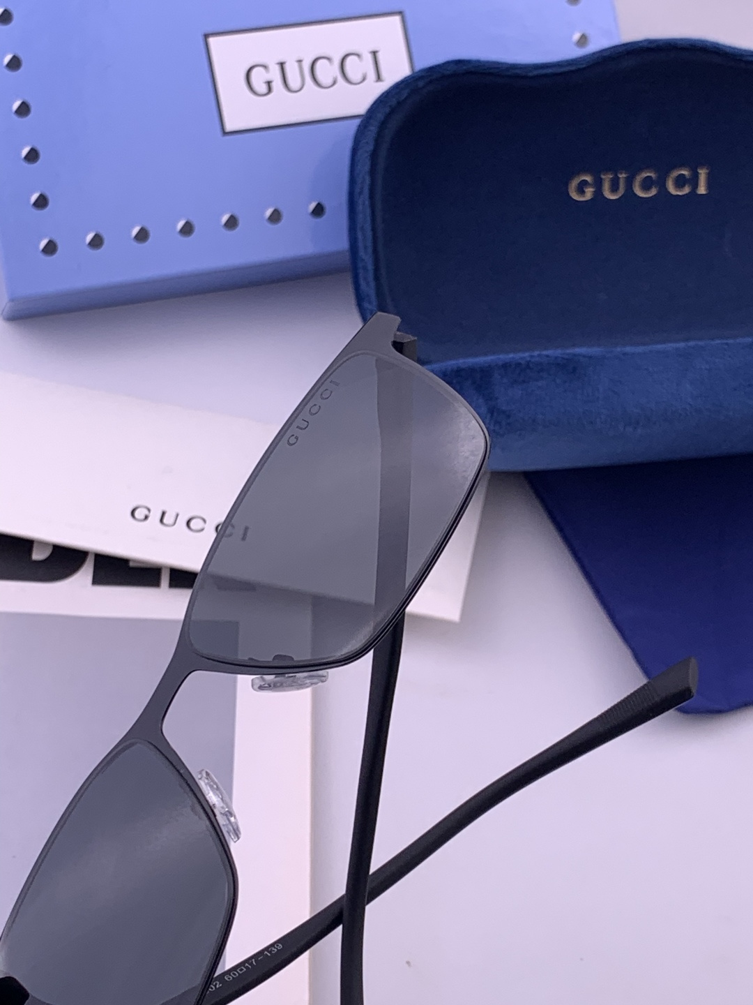 GUCCI 男款炫彩飞行员偏光太阳镜 ❤️材质：高清尼龙加厚卡槽高清偏光镜片 🌹无边框镜架💕颜👍型号：G28900