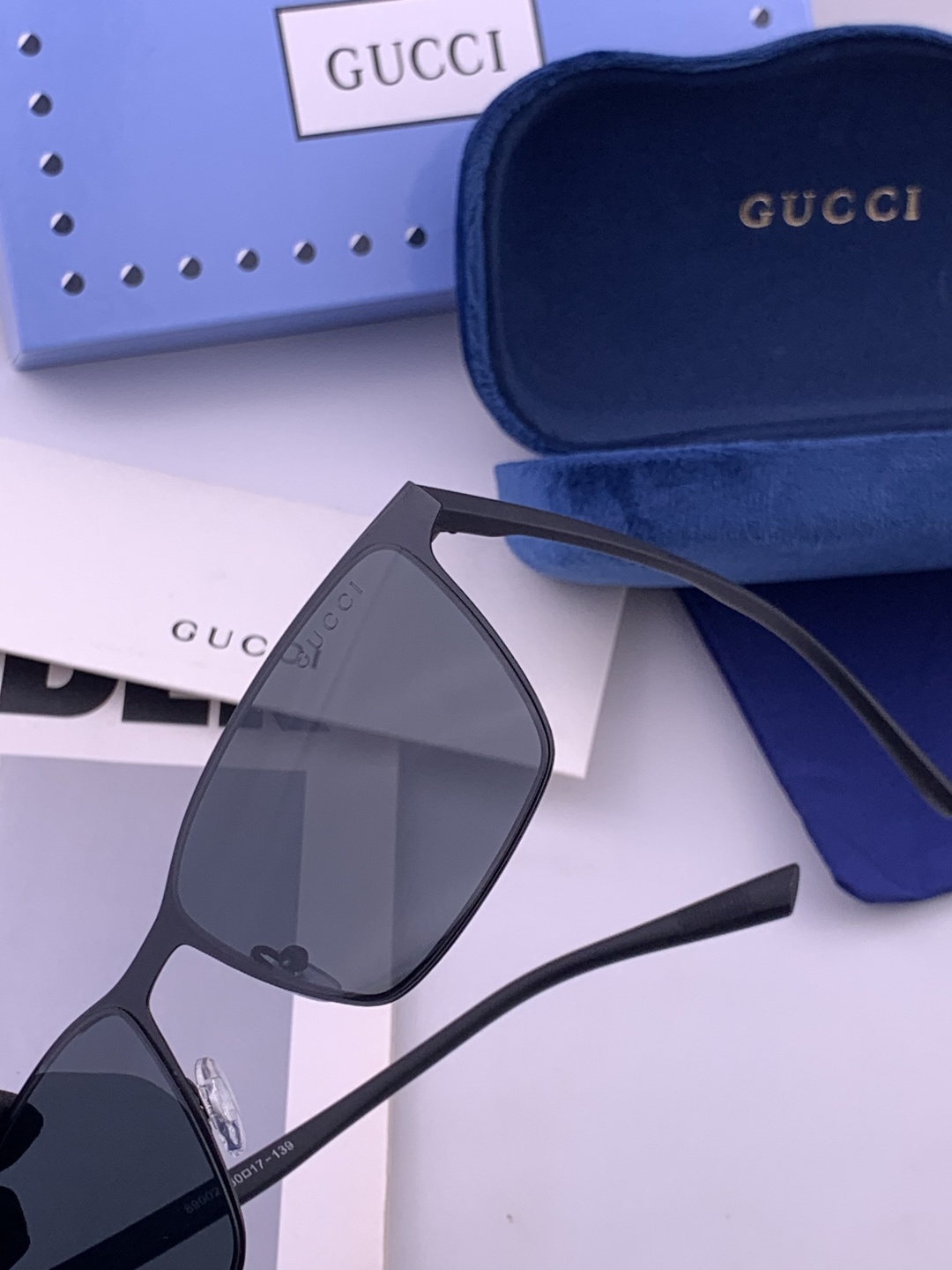 GUCCI 男款炫彩飞行员偏光太阳镜 ❤️材质：高清尼龙加厚卡槽高清偏光镜片 🌹无边框镜架💕颜👍型号：G28900