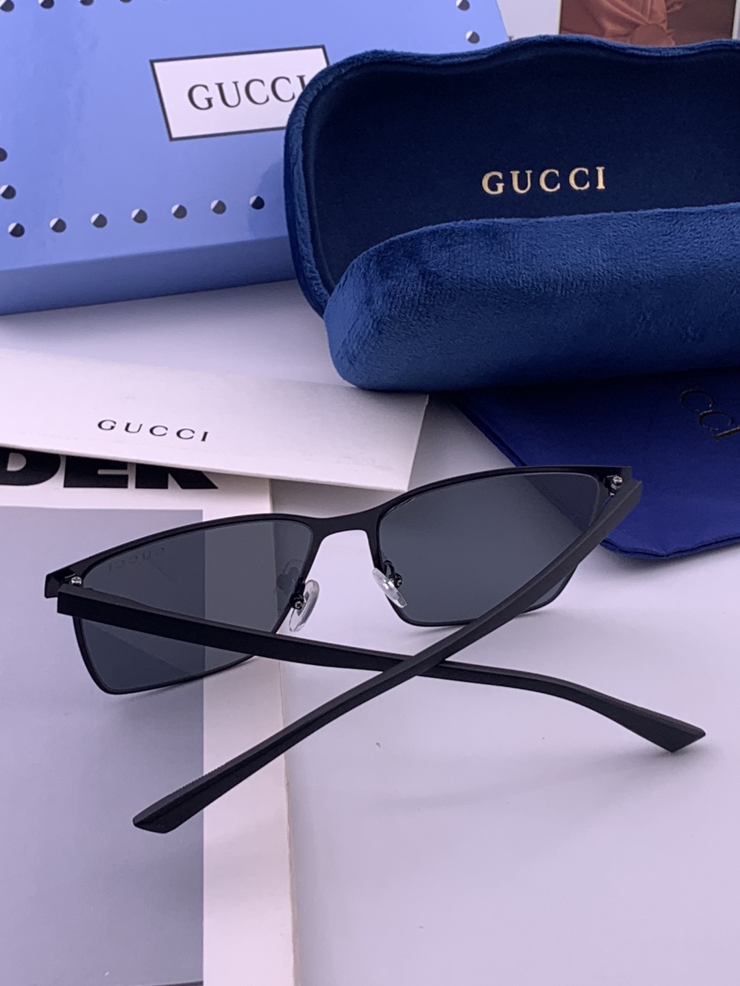 GUCCI 男款炫彩飞行员偏光太阳镜 ❤️材质：高清尼龙加厚卡槽高清偏光镜片 🌹无边框镜架💕颜👍型号：G28900
