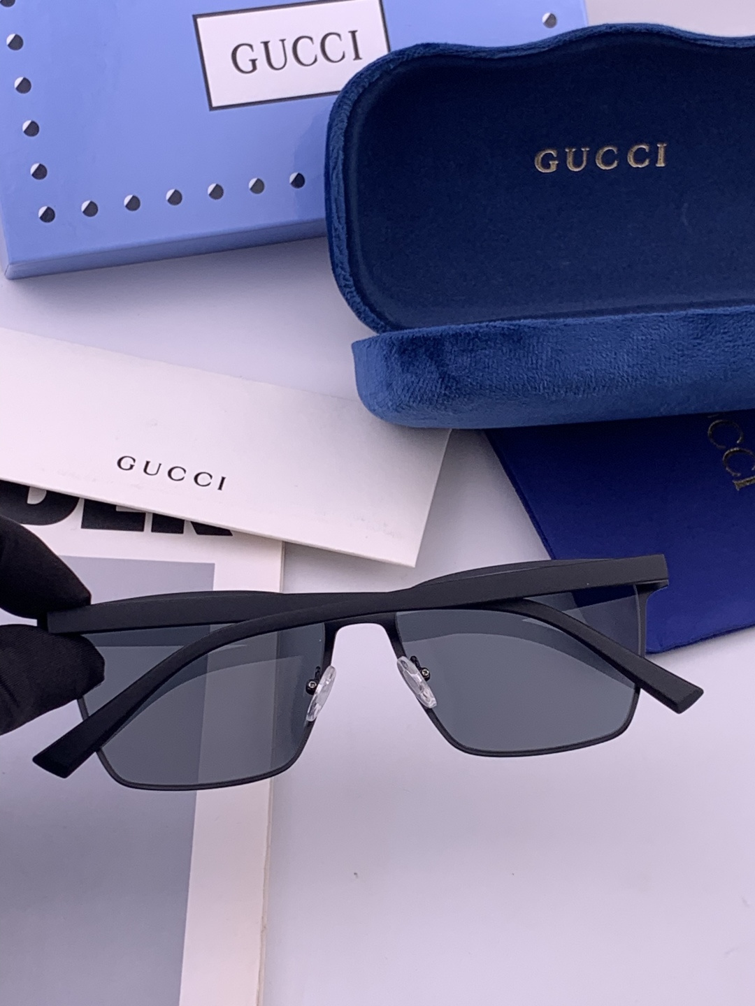 GUCCI 男款炫彩飞行员偏光太阳镜 ❤️材质：高清尼龙加厚卡槽高清偏光镜片 🌹无边框镜架💕颜👍型号：G28900