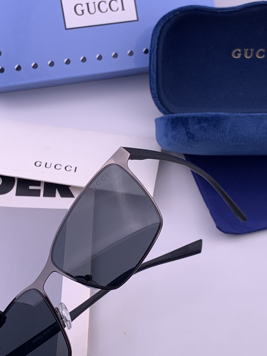 GUCCI 男款炫彩飞行员偏光太阳镜 ❤️材质：高清尼龙加厚卡槽高清偏光镜片 🌹无边框镜架💕颜👍型号：G28900