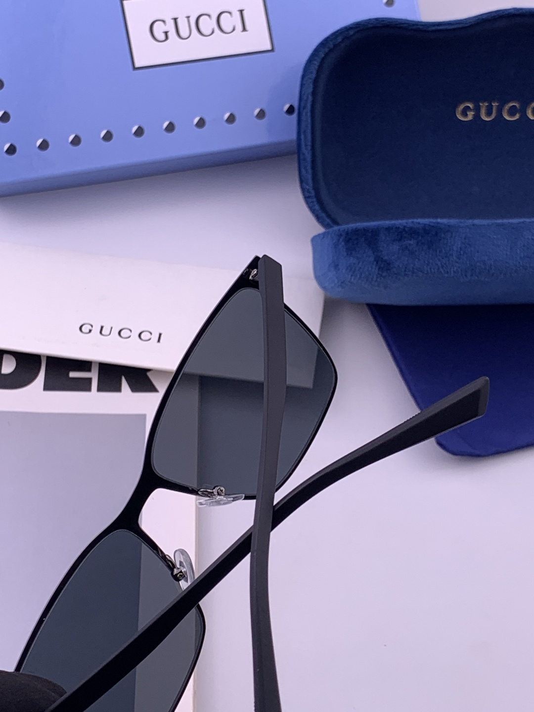 GUCCI 男款炫彩飞行员偏光太阳镜 ❤️材质：高清尼龙加厚卡槽高清偏光镜片 🌹无边框镜架💕颜👍型号：G28900