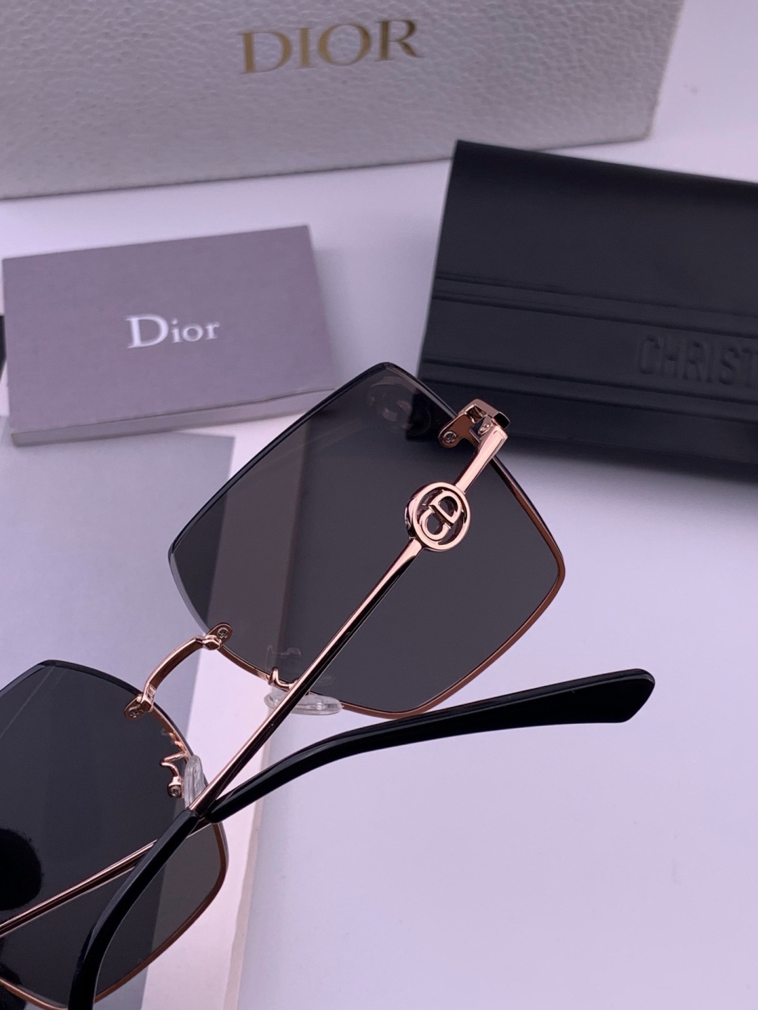 DIOR🌋☔️时尚无框太阳镜镜片 顶级奢侈品[强] 高品质[胜利][亲亲]🍦🍨 [得意] 气质非凡😄 🍫🍪女士开车墨镜[