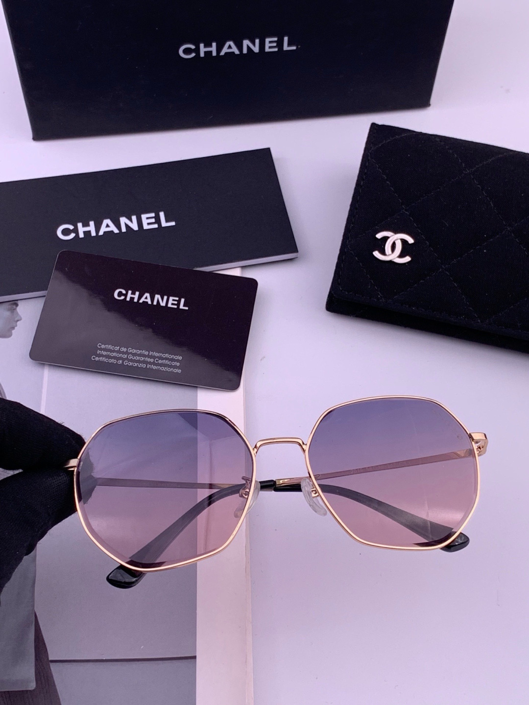 【CHANEL】香奈儿  新款尼龙偏光太眼镜，无框钻石 切边更有质感，大气女人范儿，大脸小脸都好看 ！型号：CH8201