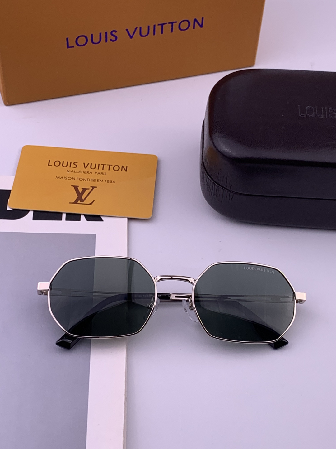 Lv 。  高品质男女款墨镜   👍 进口宝丽来偏光镜片  。蛤蟆镜 开车钓鱼都可 。百搭显瘦墨镜韩版男士飞行员大框司机