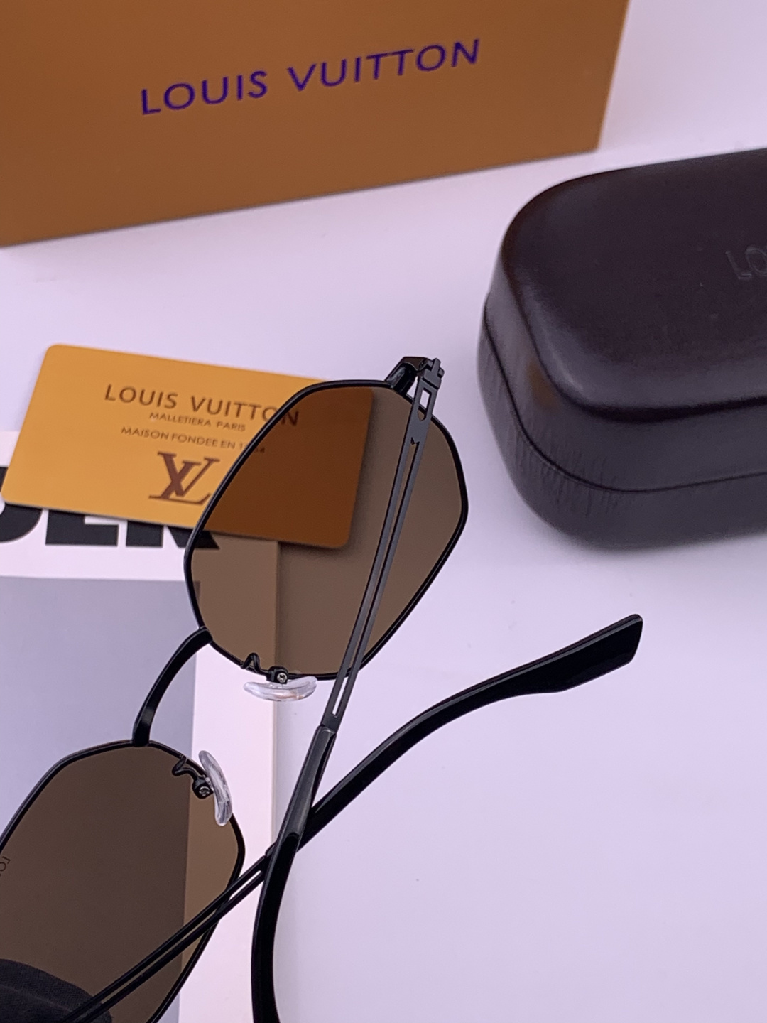 Lv 。  高品质男女款墨镜   👍 进口宝丽来偏光镜片  。蛤蟆镜 开车钓鱼都可 。百搭显瘦墨镜韩版男士飞行员大框司机