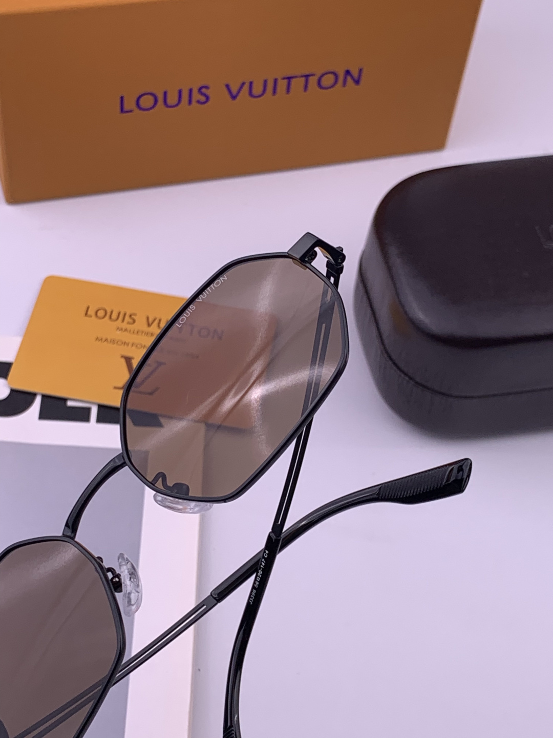 Lv 。  高品质男女款墨镜   👍 进口宝丽来偏光镜片  。蛤蟆镜 开车钓鱼都可 。百搭显瘦墨镜韩版男士飞行员大框司机