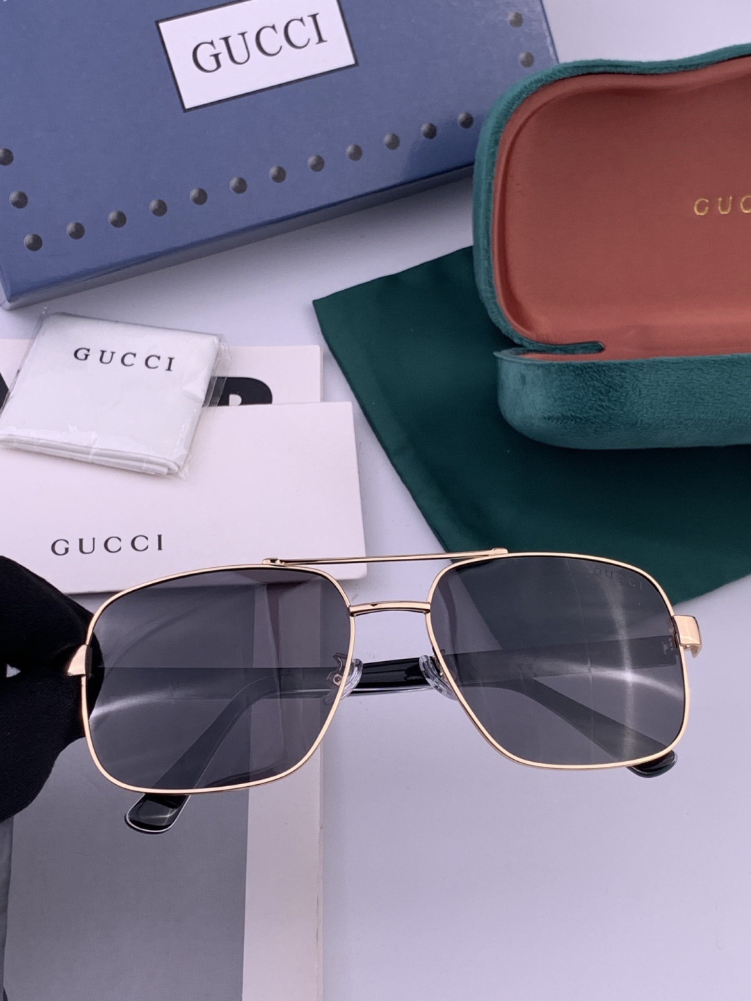 Gucci 。  高品质男女款墨镜   👍 进口宝丽来偏光镜片  。蛤蟆镜 开车钓鱼都可 。百搭显瘦墨镜韩版男士飞行员大