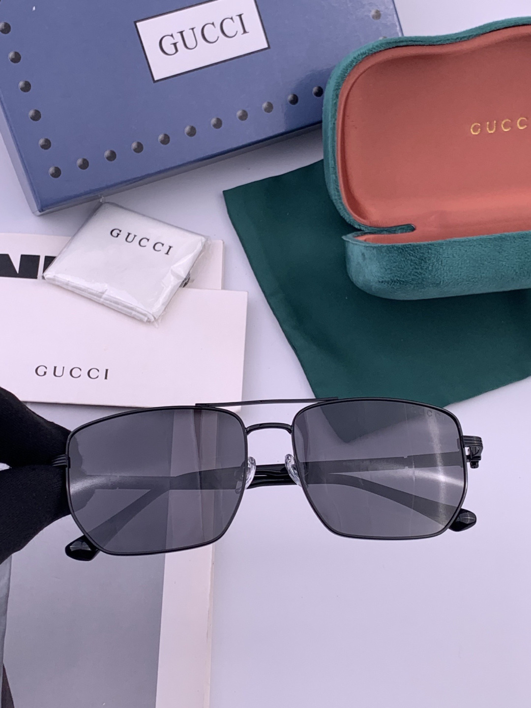 Gucci 。  高品质男女款墨镜   👍 进口宝丽来偏光镜片  。蛤蟆镜 开车钓鱼都可 。百搭显瘦墨镜韩版男士飞行员大