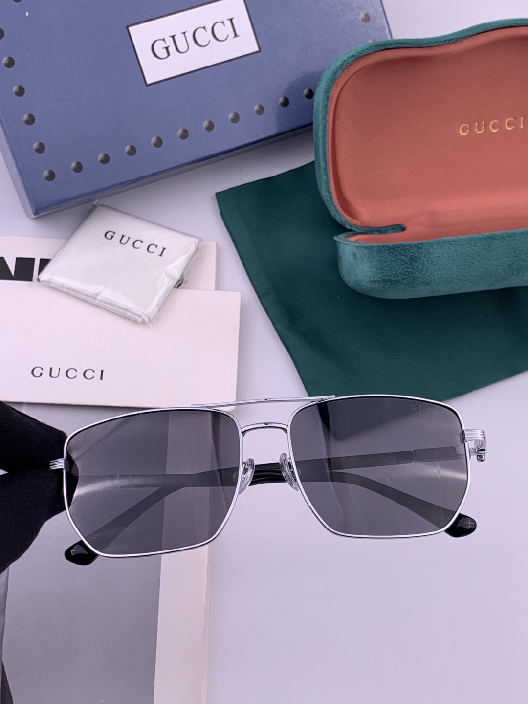 Gucci 。  高品质男女款墨镜   👍 进口宝丽来偏光镜片  。蛤蟆镜 开车钓鱼都可 。百搭显瘦墨镜韩版男士飞行员大
