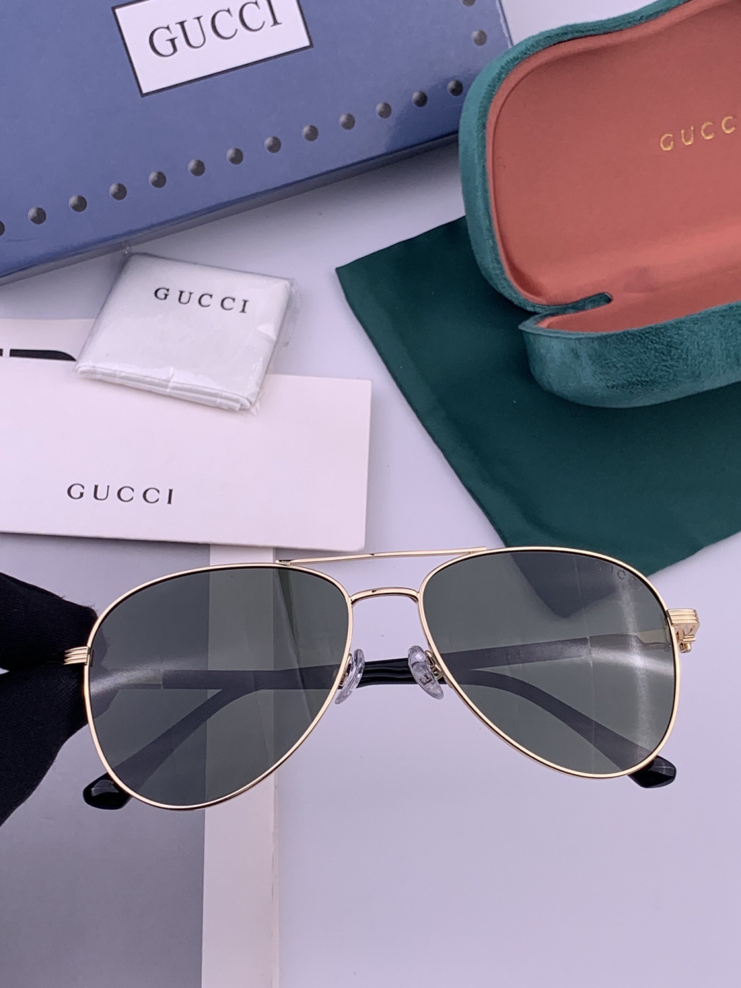 Gucci 。  高品质男女款墨镜   👍 进口宝丽来偏光镜片  。蛤蟆镜 开车钓鱼都可 。百搭显瘦墨镜韩版男士飞行员大