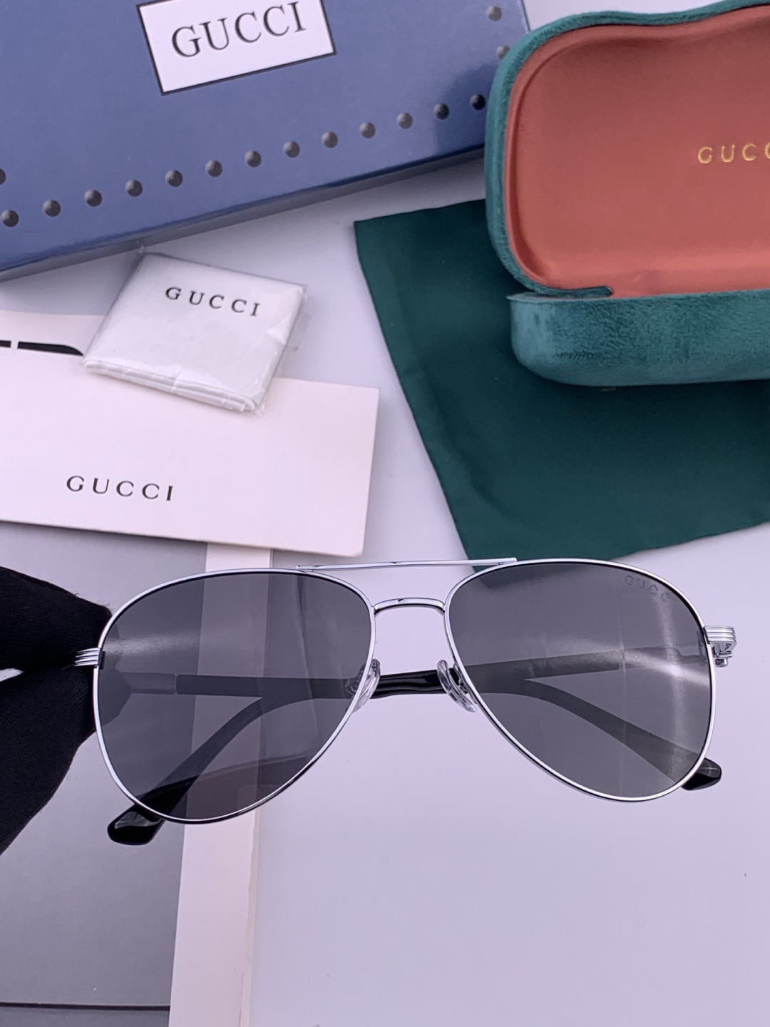 Gucci 。  高品质男女款墨镜   👍 进口宝丽来偏光镜片  。蛤蟆镜 开车钓鱼都可 。百搭显瘦墨镜韩版男士飞行员大