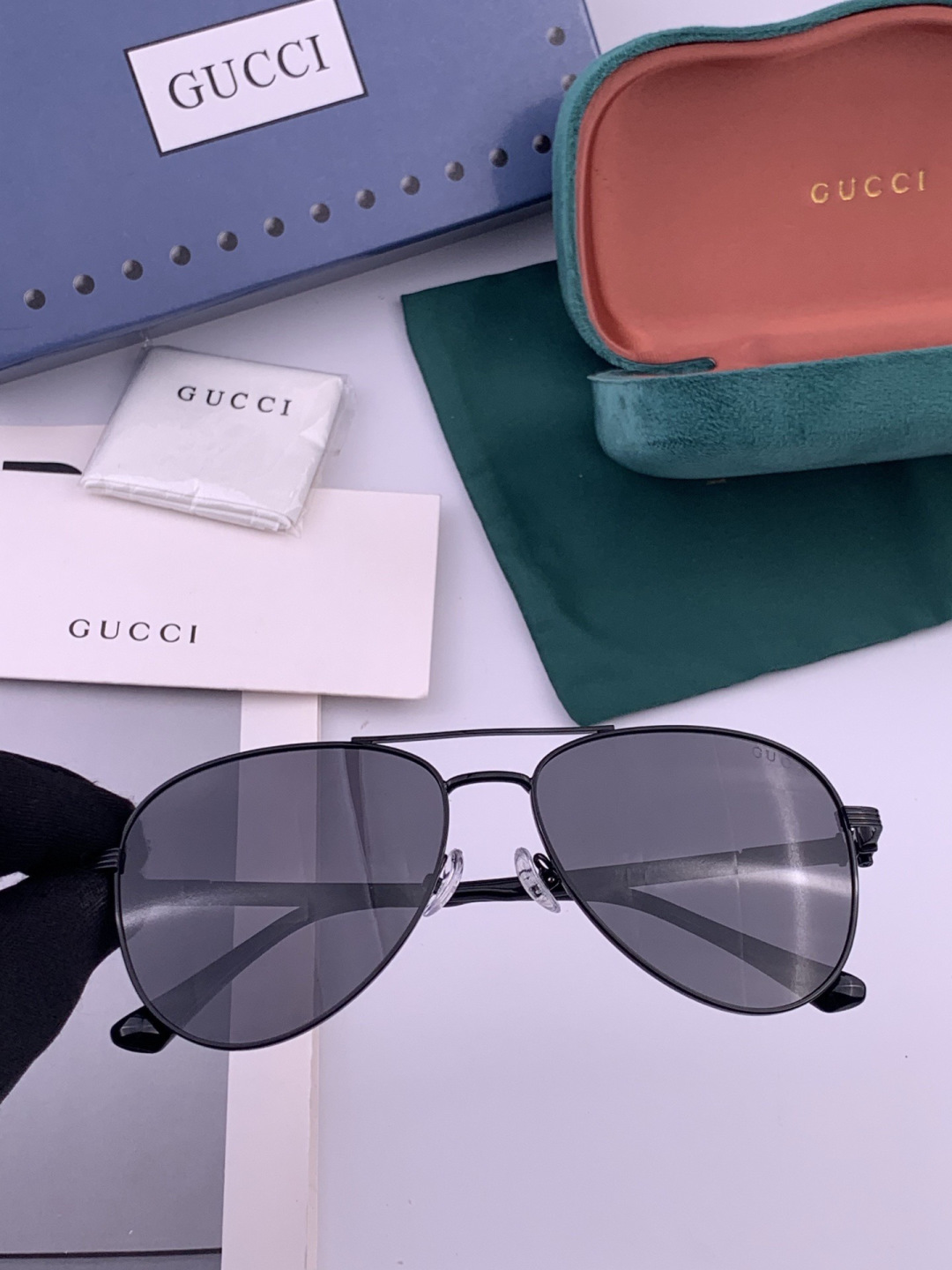Gucci 。  高品质男女款墨镜   👍 进口宝丽来偏光镜片  。蛤蟆镜 开车钓鱼都可 。百搭显瘦墨镜韩版男士飞行员大