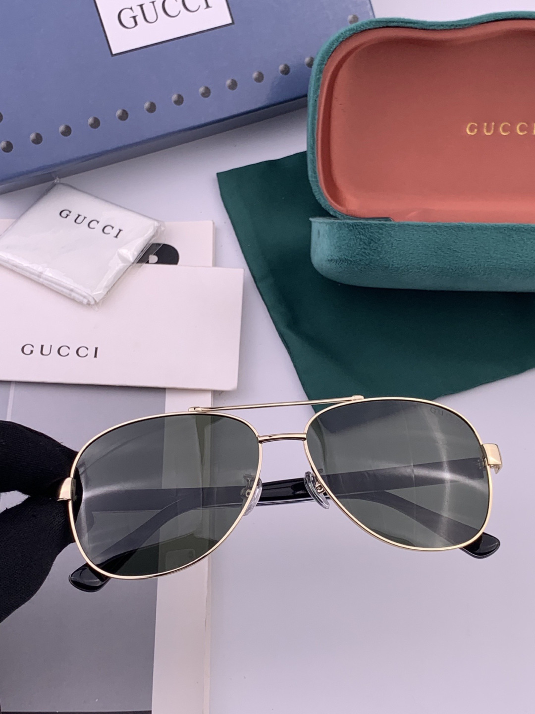 Gucci 。  高品质男女款墨镜   👍 进口宝丽来偏光镜片  。蛤蟆镜 开车钓鱼都可 。百搭显瘦墨镜韩版男士飞行员大