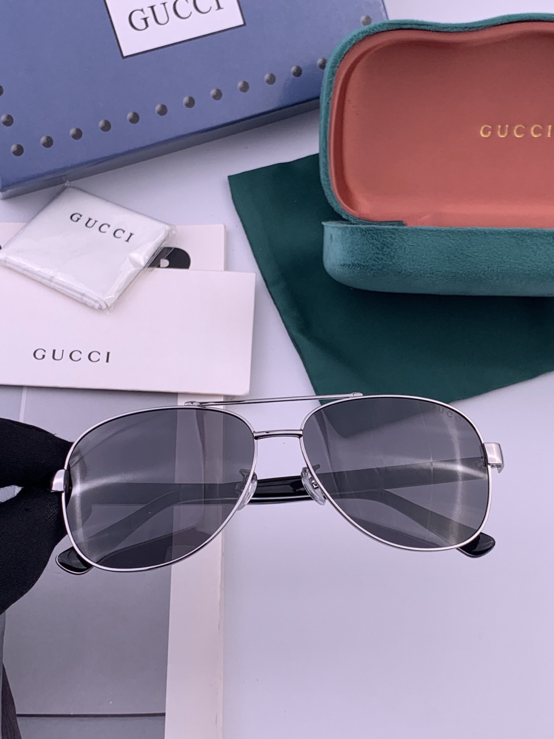 Gucci 。  高品质男女款墨镜   👍 进口宝丽来偏光镜片  。蛤蟆镜 开车钓鱼都可 。百搭显瘦墨镜韩版男士飞行员大