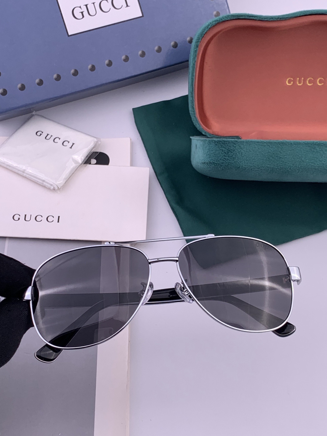 Gucci 。  高品质男女款墨镜   👍 进口宝丽来偏光镜片  。蛤蟆镜 开车钓鱼都可 。百搭显瘦墨镜韩版男士飞行员大
