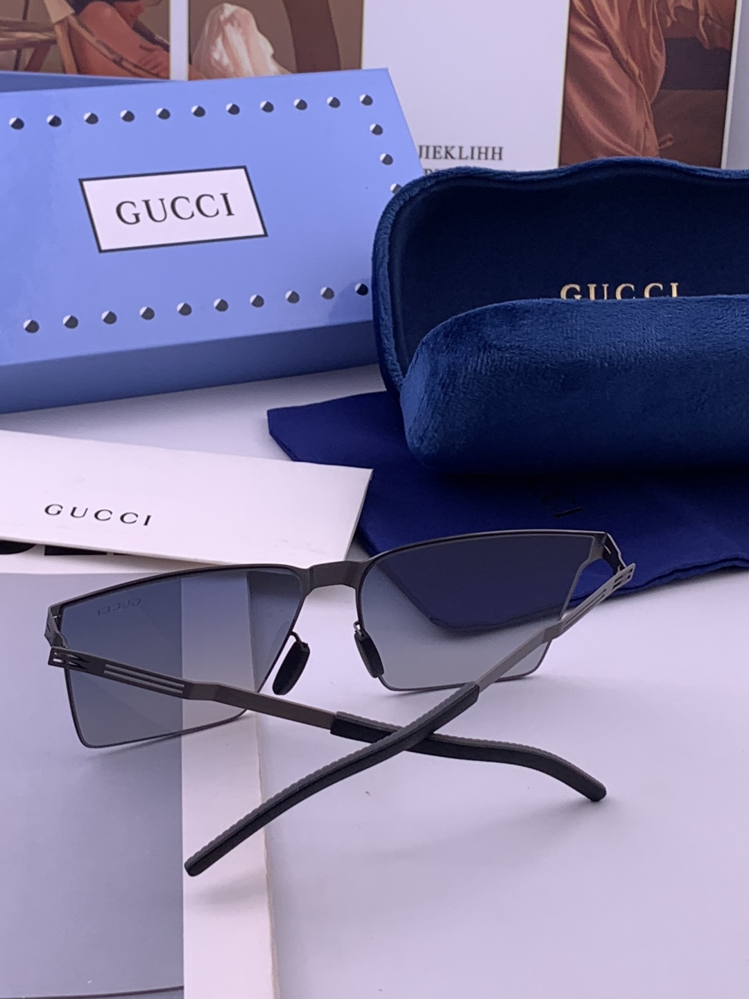 GUCC* 新款男女情侣款太阳iP电镀永不褪色 卖点：超轻超有弹性整幅眼镜无螺丝重要的是压不坏、镜片：高清尼龙偏光镜片 