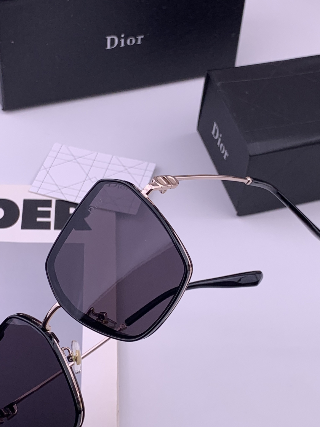 🔺 【DIOR-迪奥】开春新款 潮流爆款 时尚尼龙偏光太阳镜 高品质 佩戴舒适 网红潮款墨镜 型号：D7635