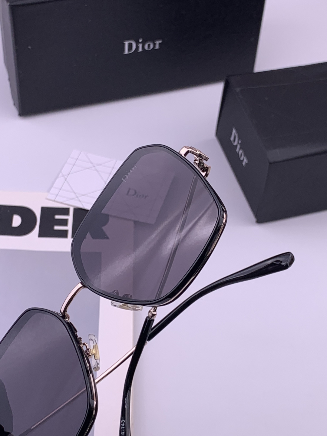 🔺 【DIOR-迪奥】开春新款 潮流爆款 时尚尼龙偏光太阳镜 高品质 佩戴舒适 网红潮款墨镜 型号：D7635