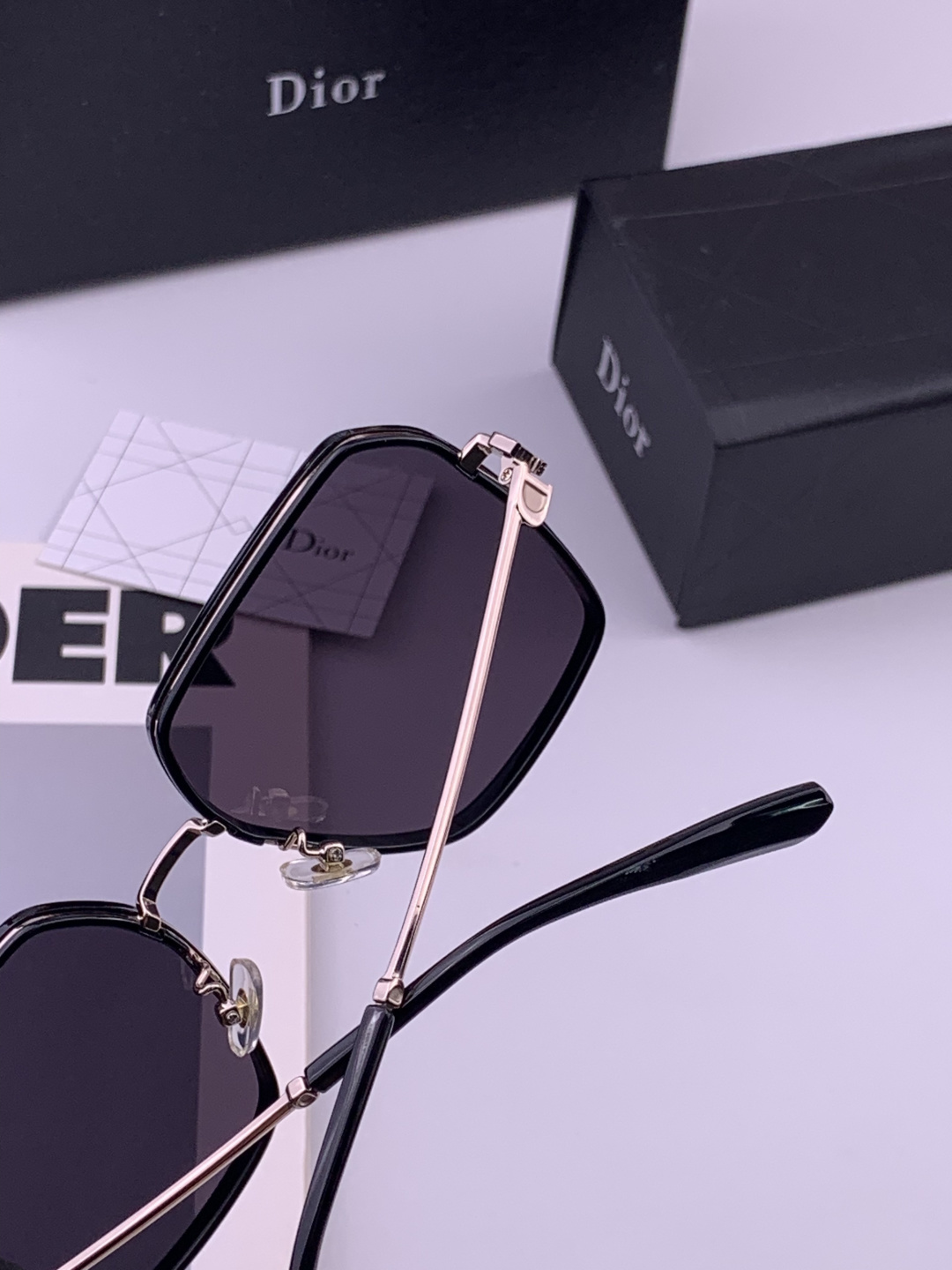 🔺 【DIOR-迪奥】开春新款 潮流爆款 时尚尼龙偏光太阳镜 高品质 佩戴舒适 网红潮款墨镜 型号：D7635