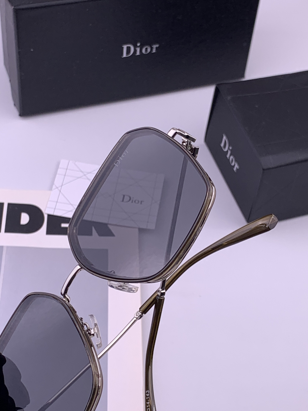 🔺 【DIOR-迪奥】开春新款 潮流爆款 时尚尼龙偏光太阳镜 高品质 佩戴舒适 网红潮款墨镜 型号：D7635