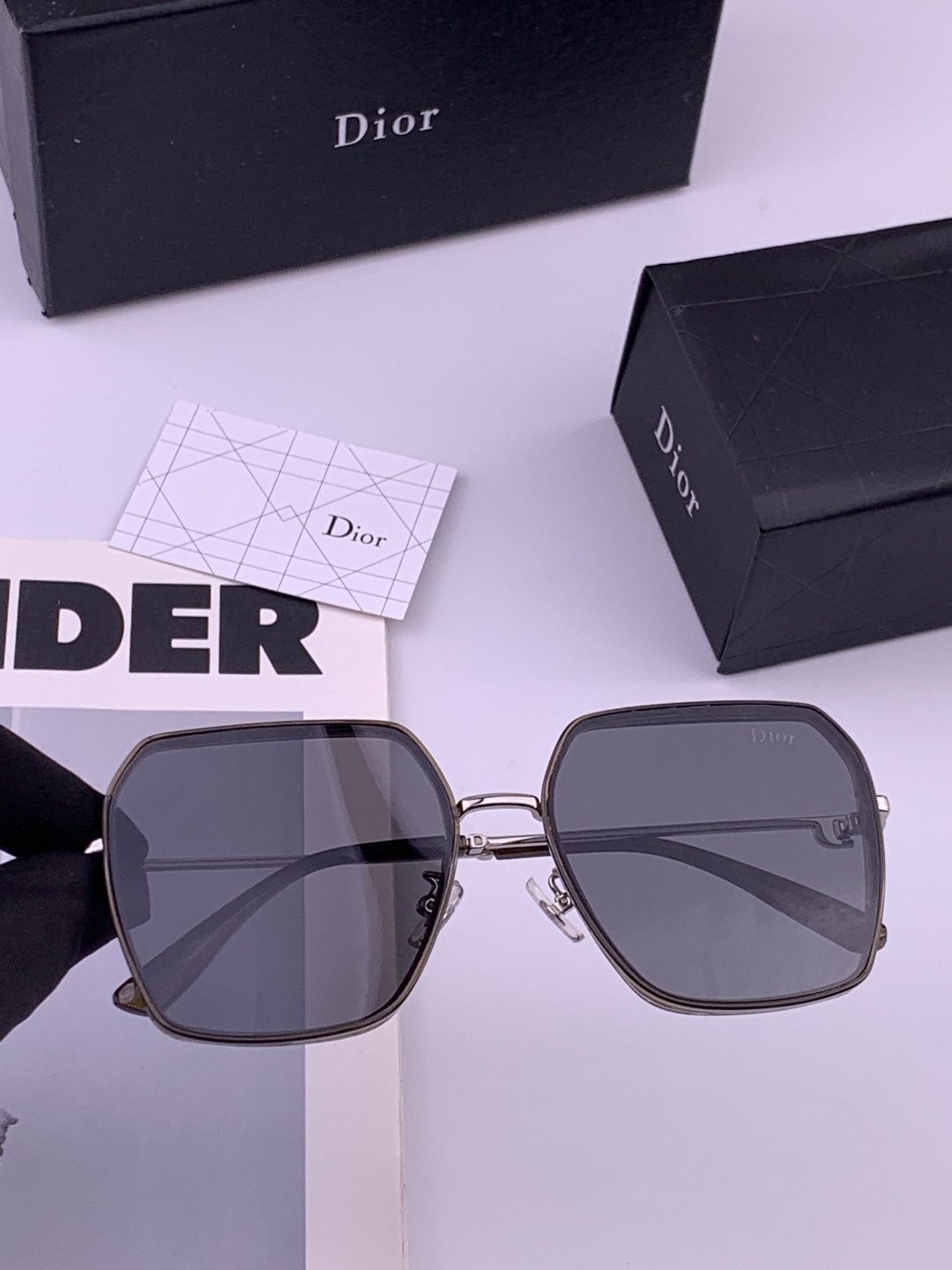 🔺 【DIOR-迪奥】开春新款 潮流爆款 时尚尼龙偏光太阳镜 高品质 佩戴舒适 网红潮款墨镜 型号：D7635