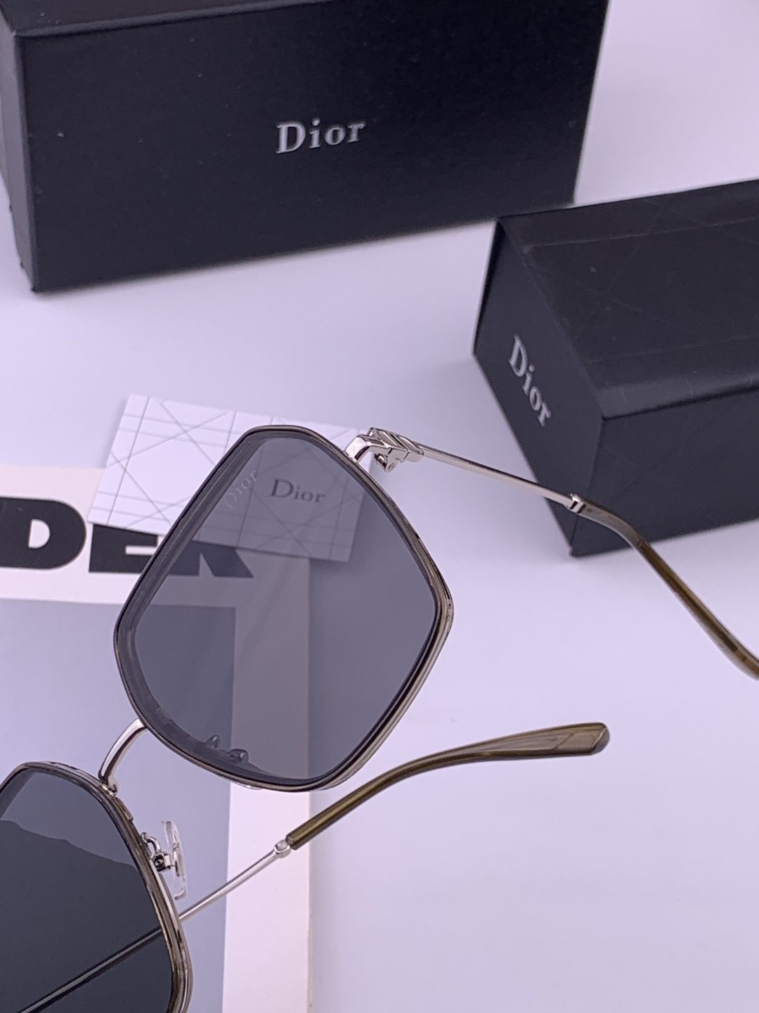 🔺 【DIOR-迪奥】开春新款 潮流爆款 时尚尼龙偏光太阳镜 高品质 佩戴舒适 网红潮款墨镜 型号：D7635
