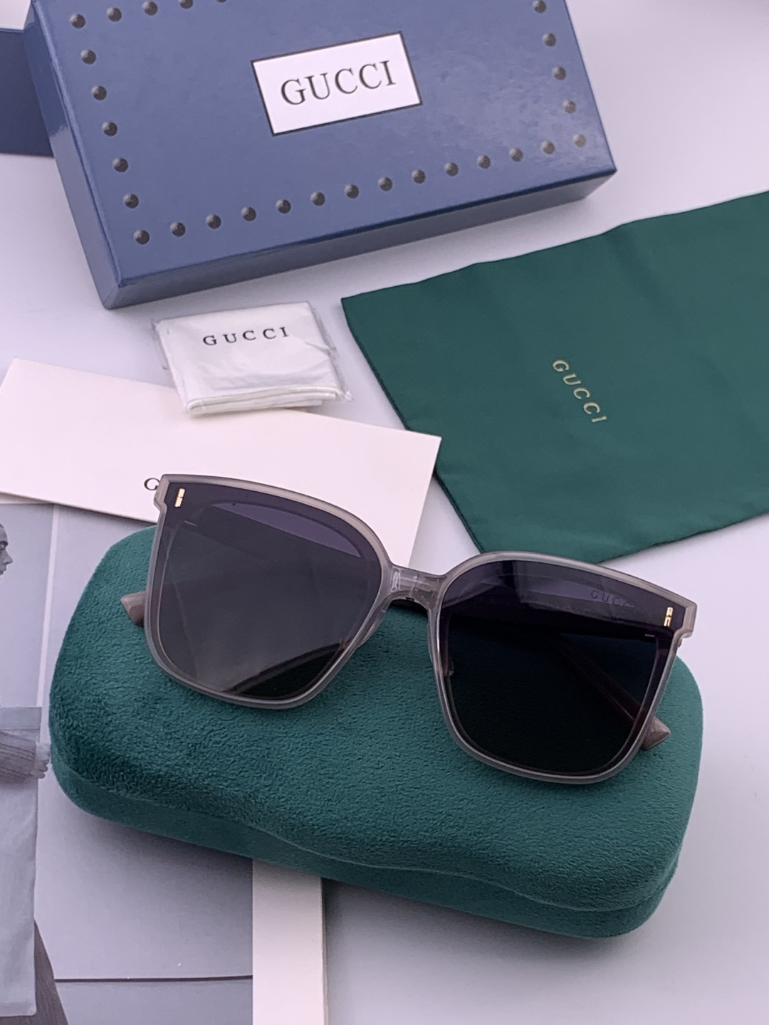 GUCCI  新款尼龙偏光太眼镜，情侣款时尚方框太阳镜佩戴舒适网红潮流款墨镜，大气女人范儿，大脸小脸都好看 ！型号：G6