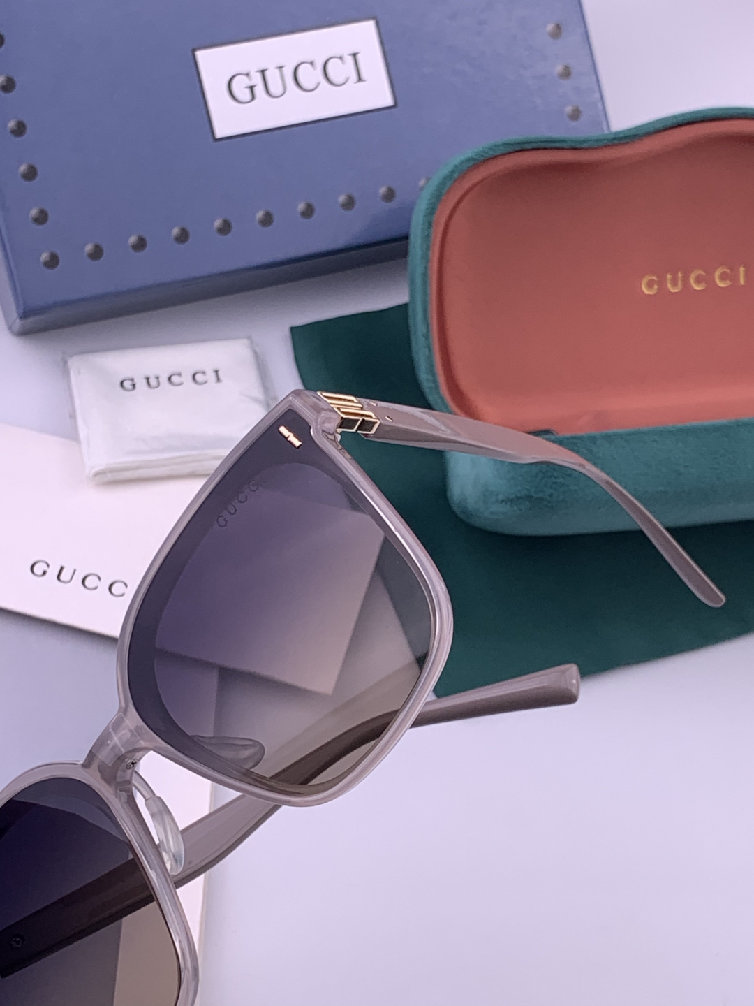 GUCCI  新款尼龙偏光太眼镜，情侣款时尚方框太阳镜佩戴舒适网红潮流款墨镜，大气女人范儿，大脸小脸都好看 ！型号：G6