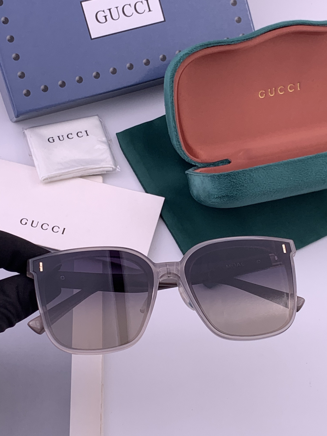 GUCCI  新款尼龙偏光太眼镜，情侣款时尚方框太阳镜佩戴舒适网红潮流款墨镜，大气女人范儿，大脸小脸都好看 ！型号：G6