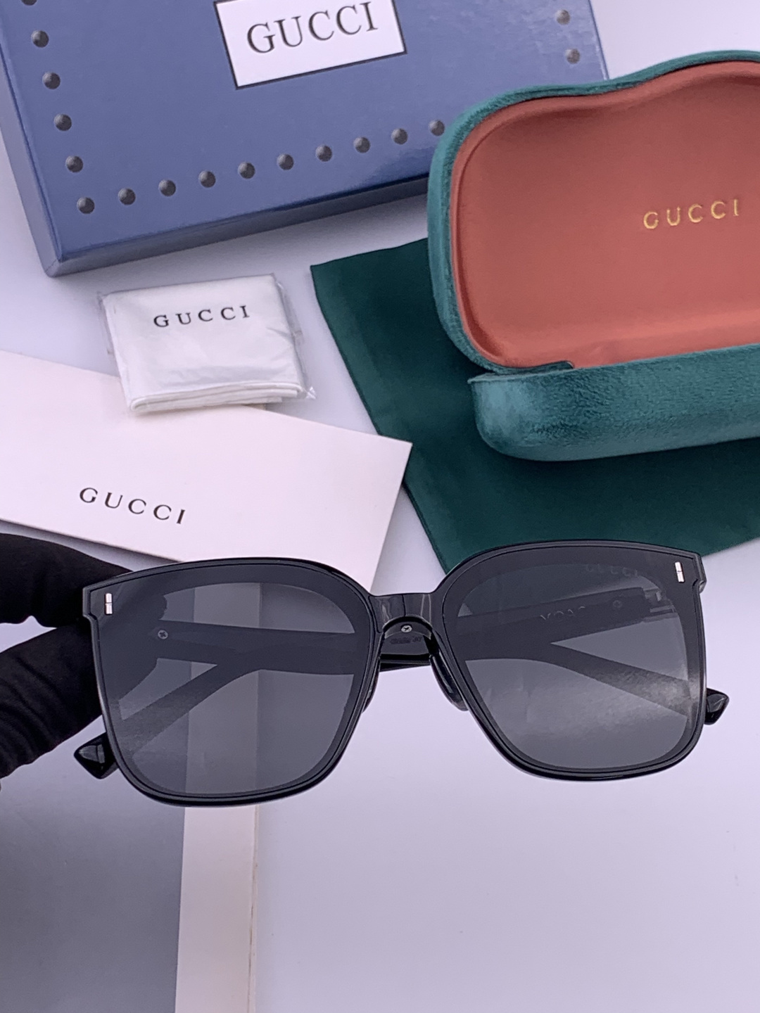 GUCCI  新款尼龙偏光太眼镜，情侣款时尚方框太阳镜佩戴舒适网红潮流款墨镜，大气女人范儿，大脸小脸都好看 ！型号：G6
