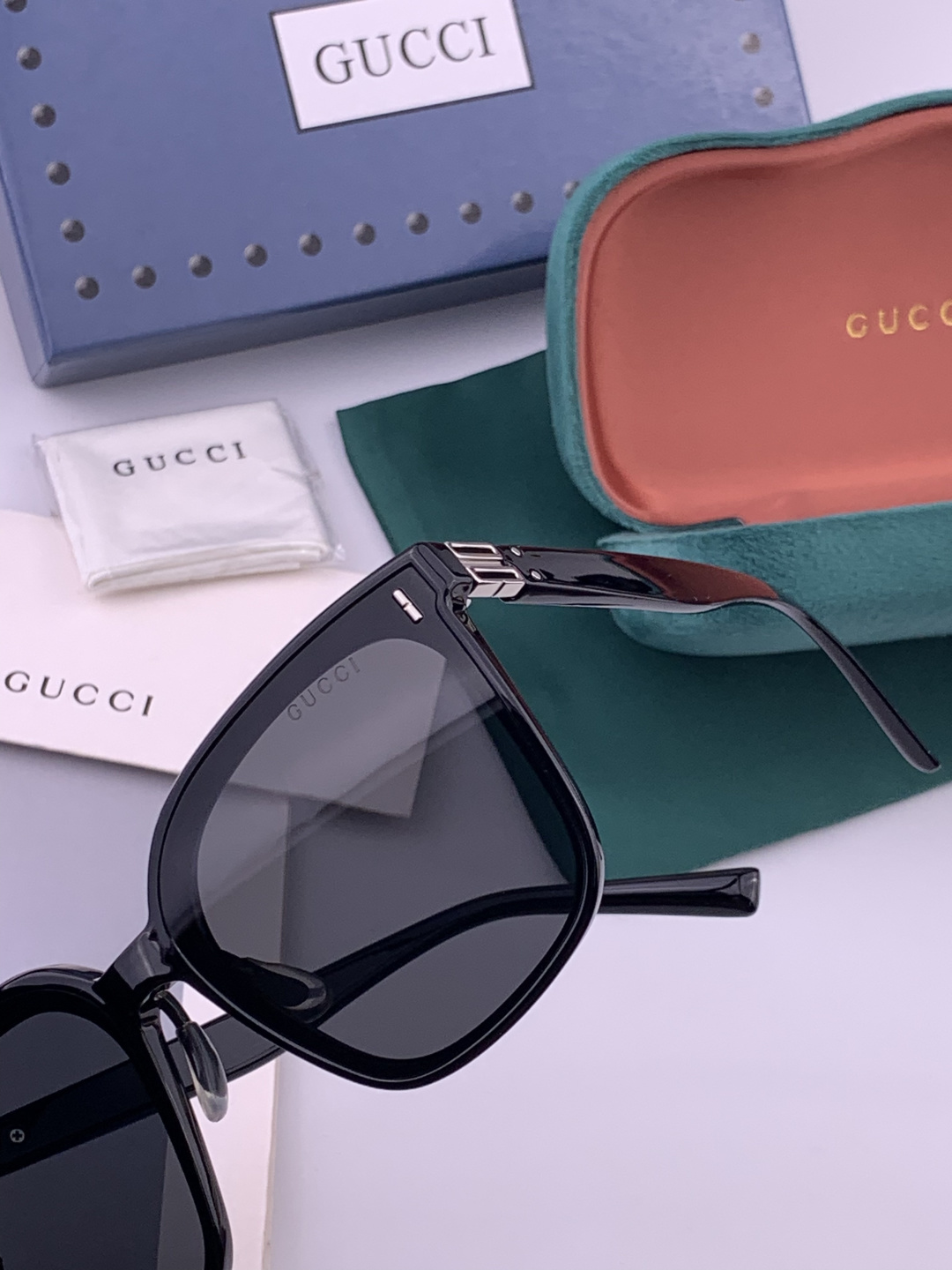 GUCCI  新款尼龙偏光太眼镜，情侣款时尚方框太阳镜佩戴舒适网红潮流款墨镜，大气女人范儿，大脸小脸都好看 ！型号：G6