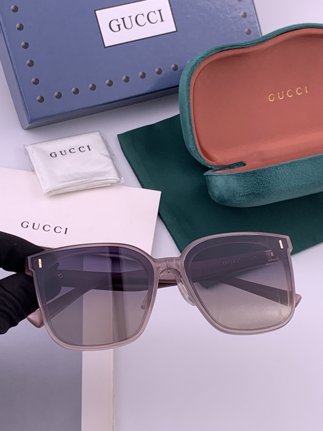 GUCCI  新款尼龙偏光太眼镜，情侣款时尚方框太阳镜佩戴舒适网红潮流款墨镜，大气女人范儿，大脸小脸都好看 ！型号：G6