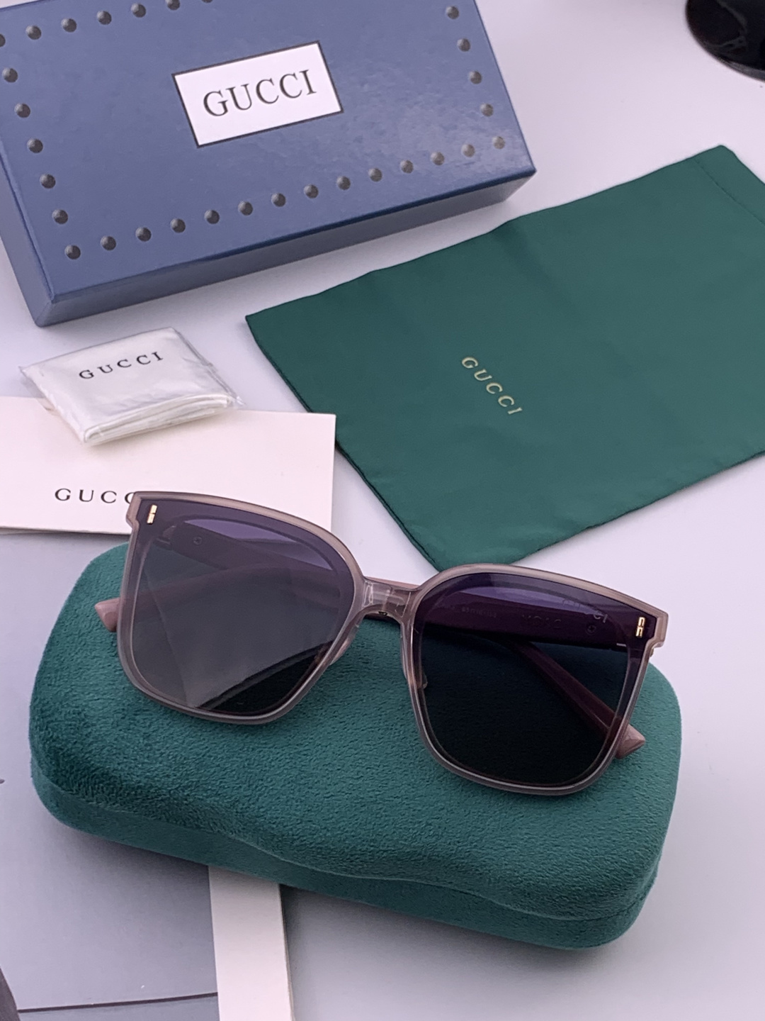GUCCI  新款尼龙偏光太眼镜，情侣款时尚方框太阳镜佩戴舒适网红潮流款墨镜，大气女人范儿，大脸小脸都好看 ！型号：G6