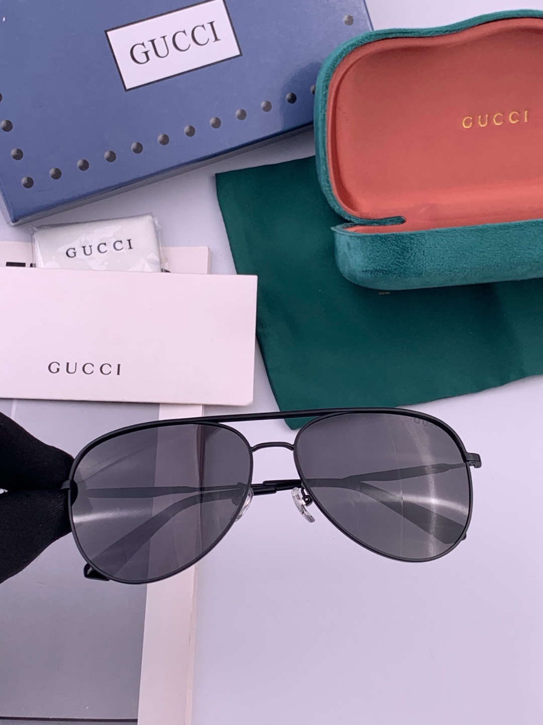 Gucci 。  高品质男女款墨镜   👍 进口宝丽来偏光镜片  。蛤蟆镜 开车钓鱼都可 。百搭显瘦墨镜韩版男士飞行员大