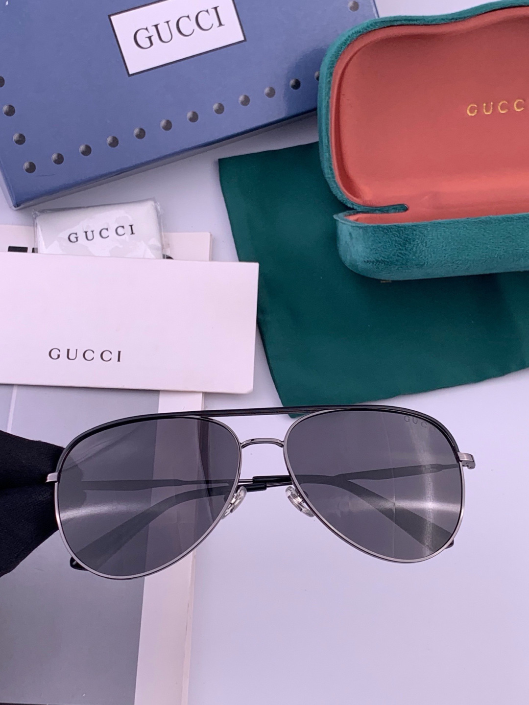 Gucci 。  高品质男女款墨镜   👍 进口宝丽来偏光镜片  。蛤蟆镜 开车钓鱼都可 。百搭显瘦墨镜韩版男士飞行员大