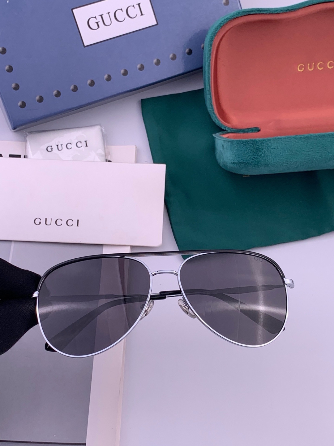 Gucci 。  高品质男女款墨镜   👍 进口宝丽来偏光镜片  。蛤蟆镜 开车钓鱼都可 。百搭显瘦墨镜韩版男士飞行员大