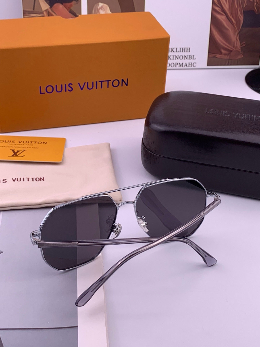 LV 。  高品质男女款墨镜   👍 进口宝丽来偏光镜片  。蛤蟆镜 开车钓鱼都可 。百搭显瘦墨镜韩版男士飞行员大框司机