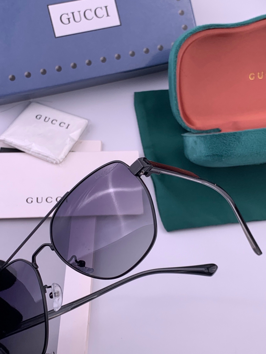 Gucci 。  高品质男女款墨镜   👍 进口宝丽来偏光镜片  。蛤蟆镜 开车钓鱼都可 。百搭显瘦墨镜韩版男士飞行员大